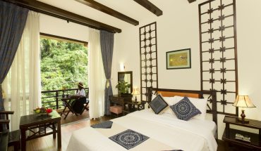 Combo Roundtrip Limousine and Room at Mai Chau Lodge